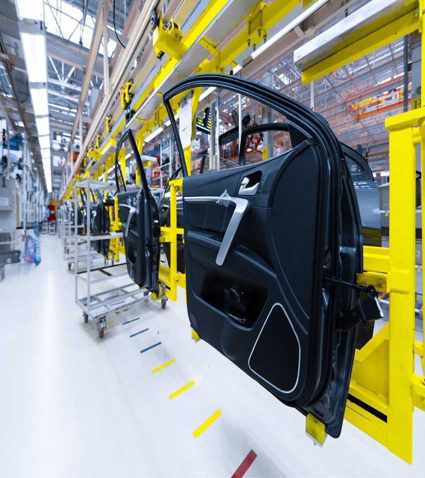 Manufacturing & production environment pictured in the Monnit guide